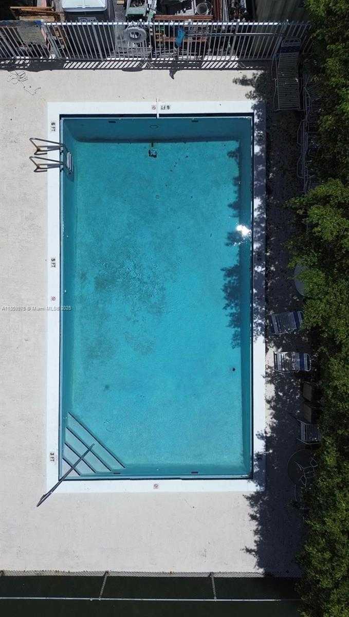 Small Image of 7900 TATUM WATERWAY DR #508, Miami Beach Number 19
