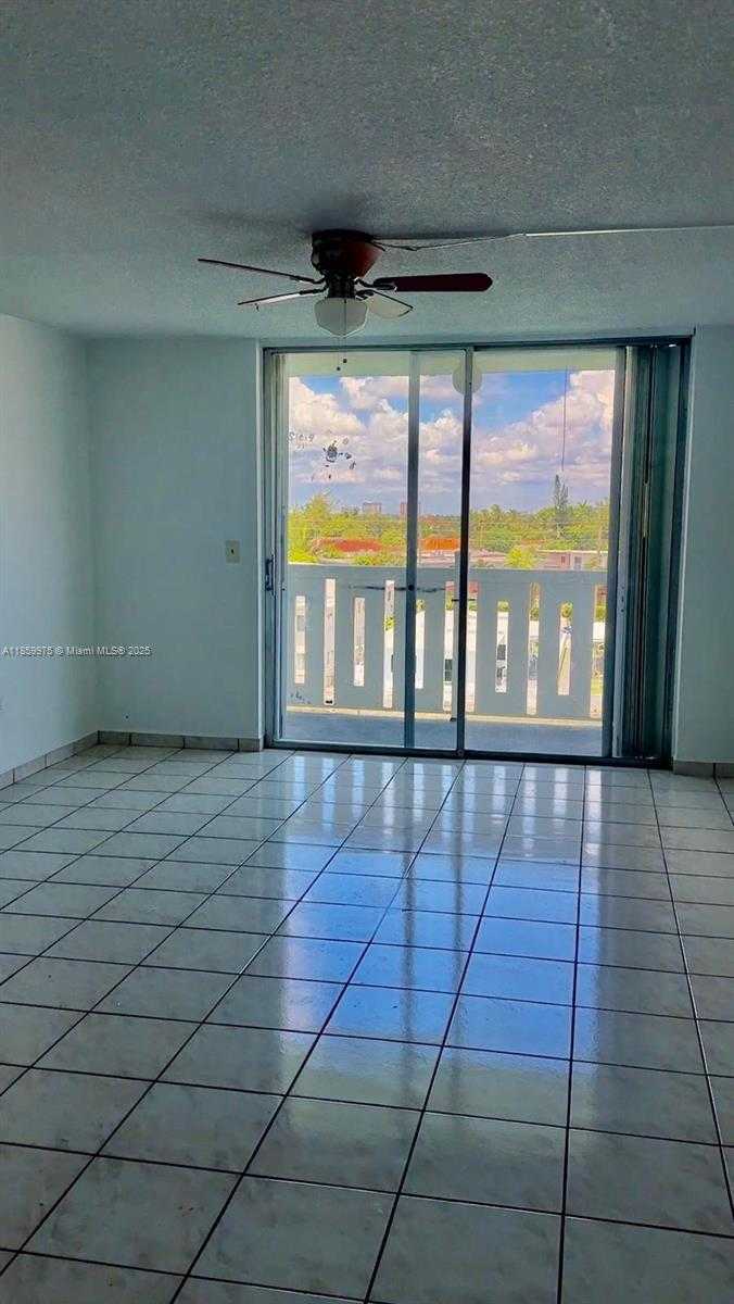 Small Image of 7900 TATUM WATERWAY DR #508, Miami Beach Number 2