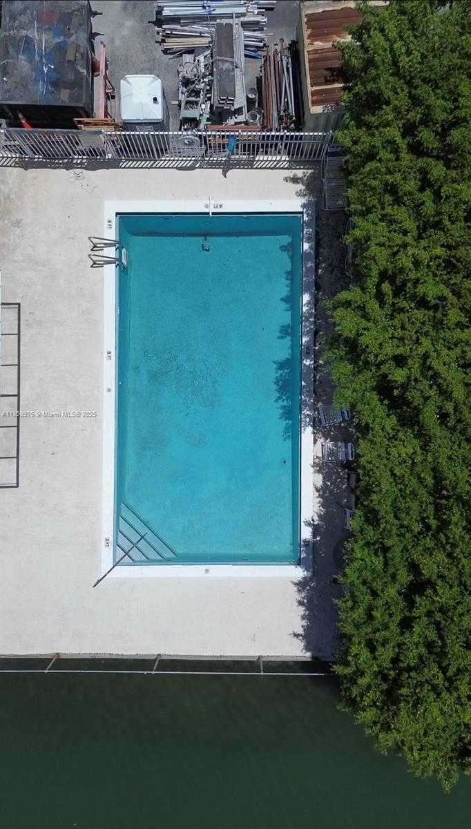 Small Image of 7900 TATUM WATERWAY DR #508, Miami Beach Number 20