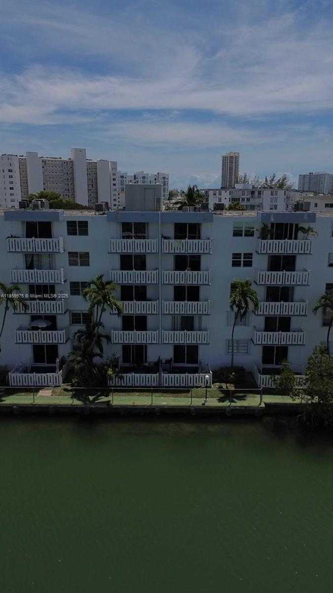Small Image of 7900 TATUM WATERWAY DR #508, Miami Beach Number 21