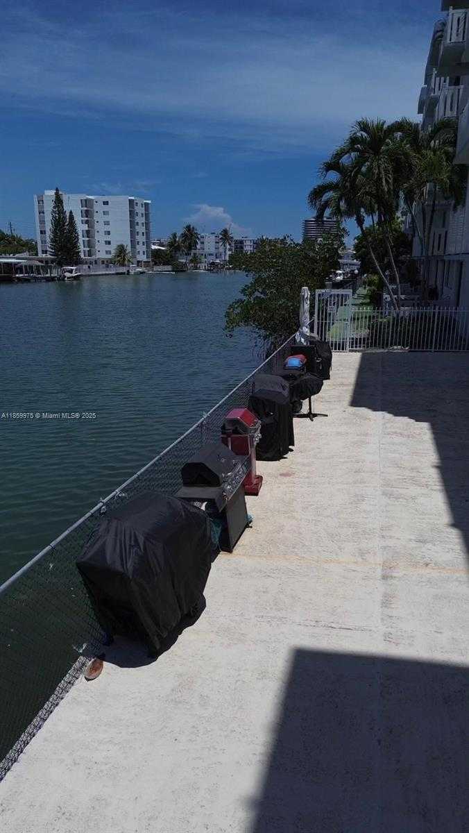 Small Image of 7900 TATUM WATERWAY DR #508, Miami Beach Number 23