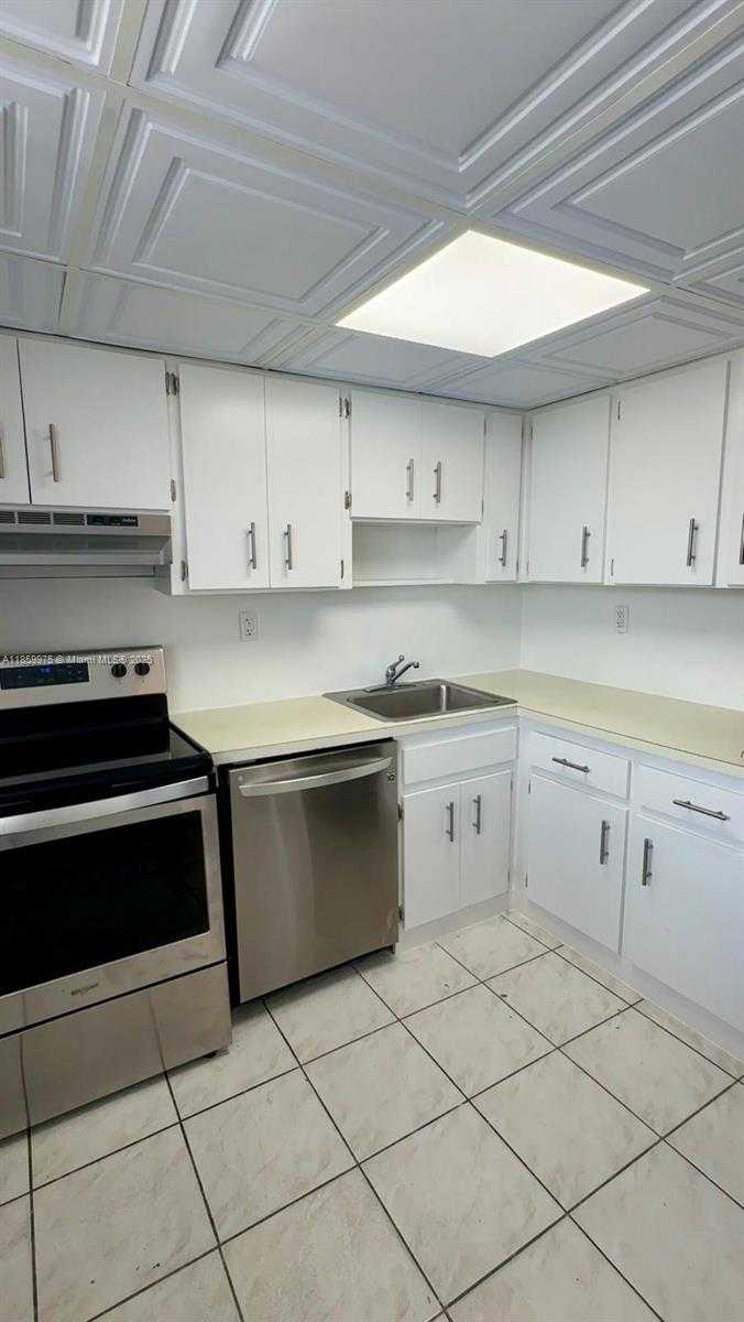 Small Image of 7900 TATUM WATERWAY DR #508, Miami Beach Number 5