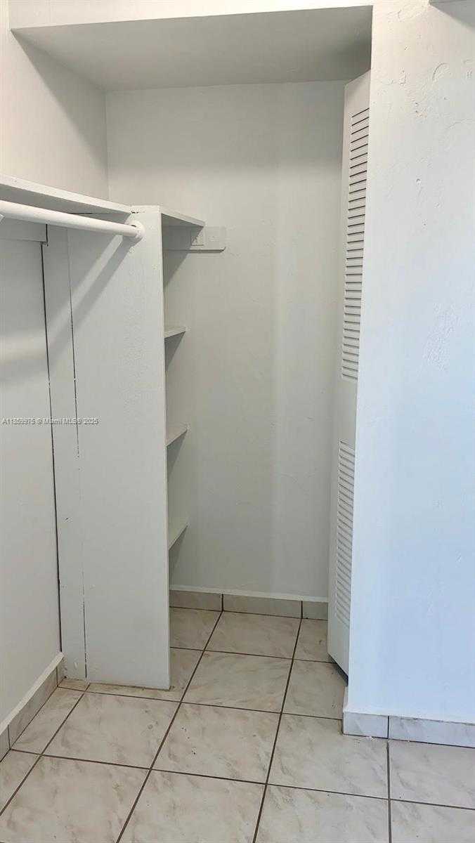 Small Image of 7900 TATUM WATERWAY DR #508, Miami Beach Number 7