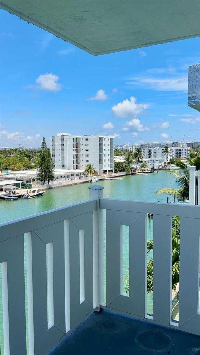 Small Image of 7900 TATUM WATERWAY DR #508, Miami Beach Number 9