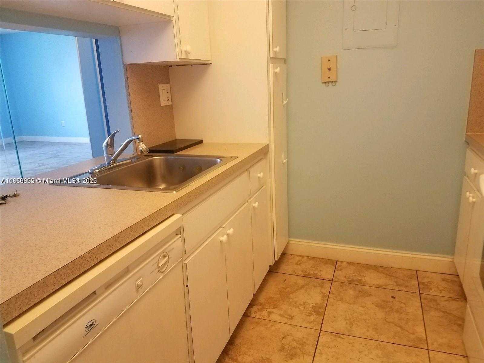 Small Image of 561 SW 107th Ave, Miami, FL 33174, USA Number 4