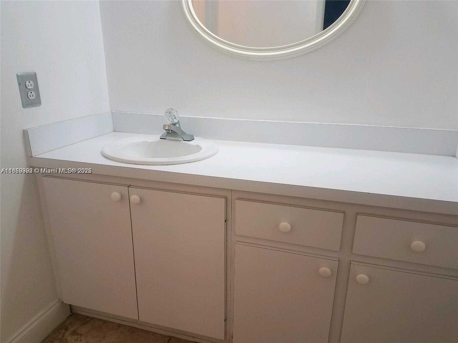 Small Image of 561 SW 107th Ave, Miami, FL 33174, USA Number 6