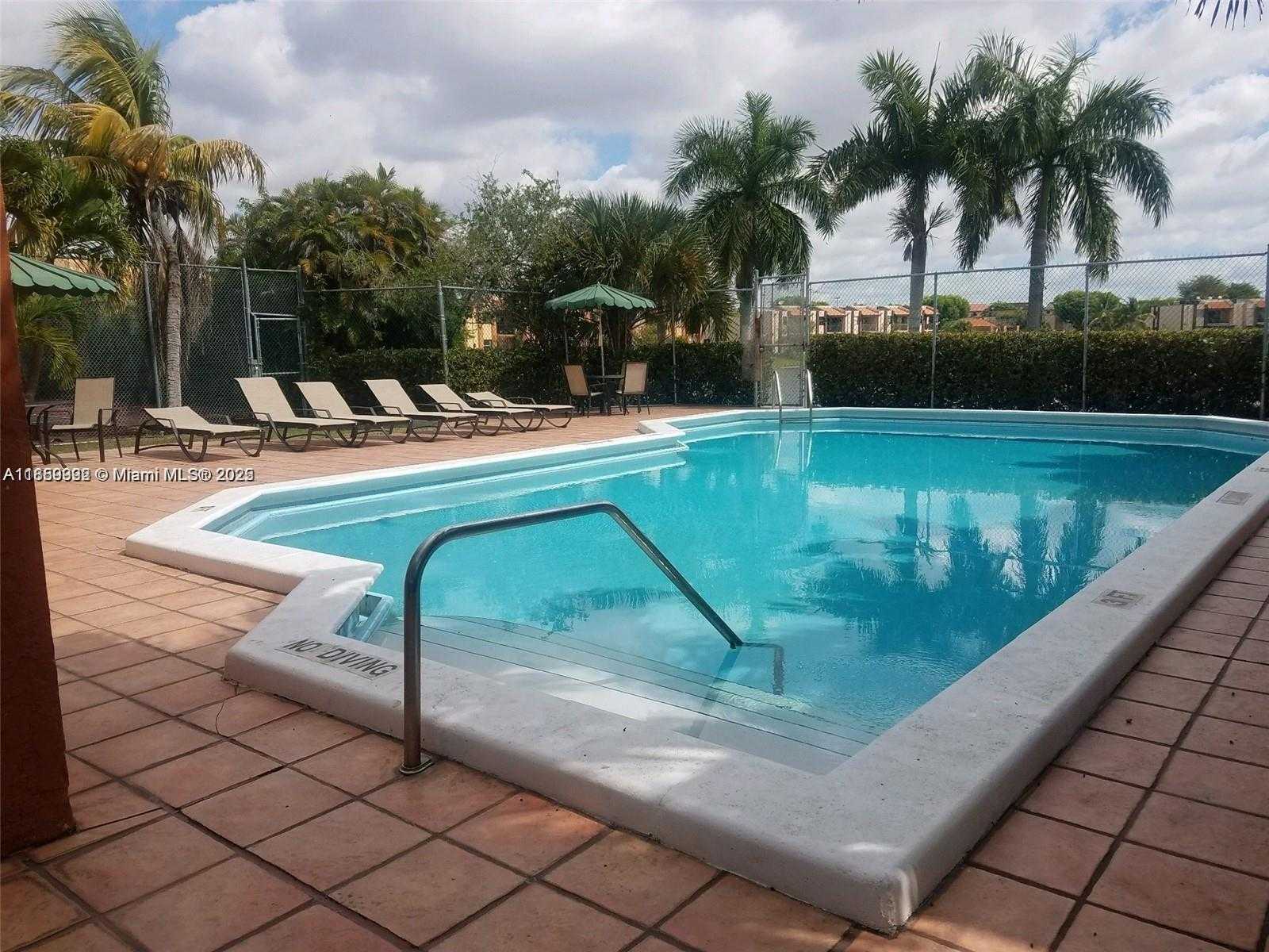 Small Image of 561 SW 107th Ave, Miami, FL 33174, USA Number 9
