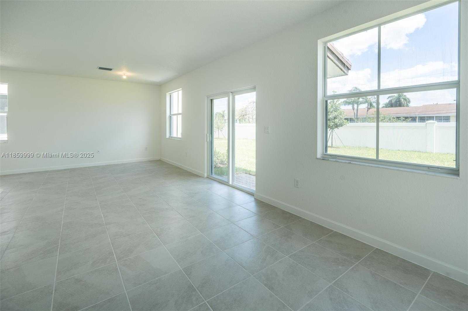 Small Image of 2637 SOUTH EAST 24TH CT, Homestead Number 18