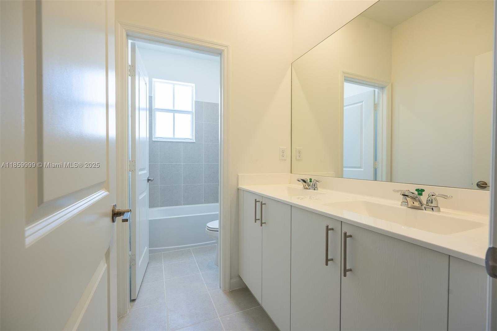 Small Image of 2637 SOUTH EAST 24TH CT, Homestead Number 32