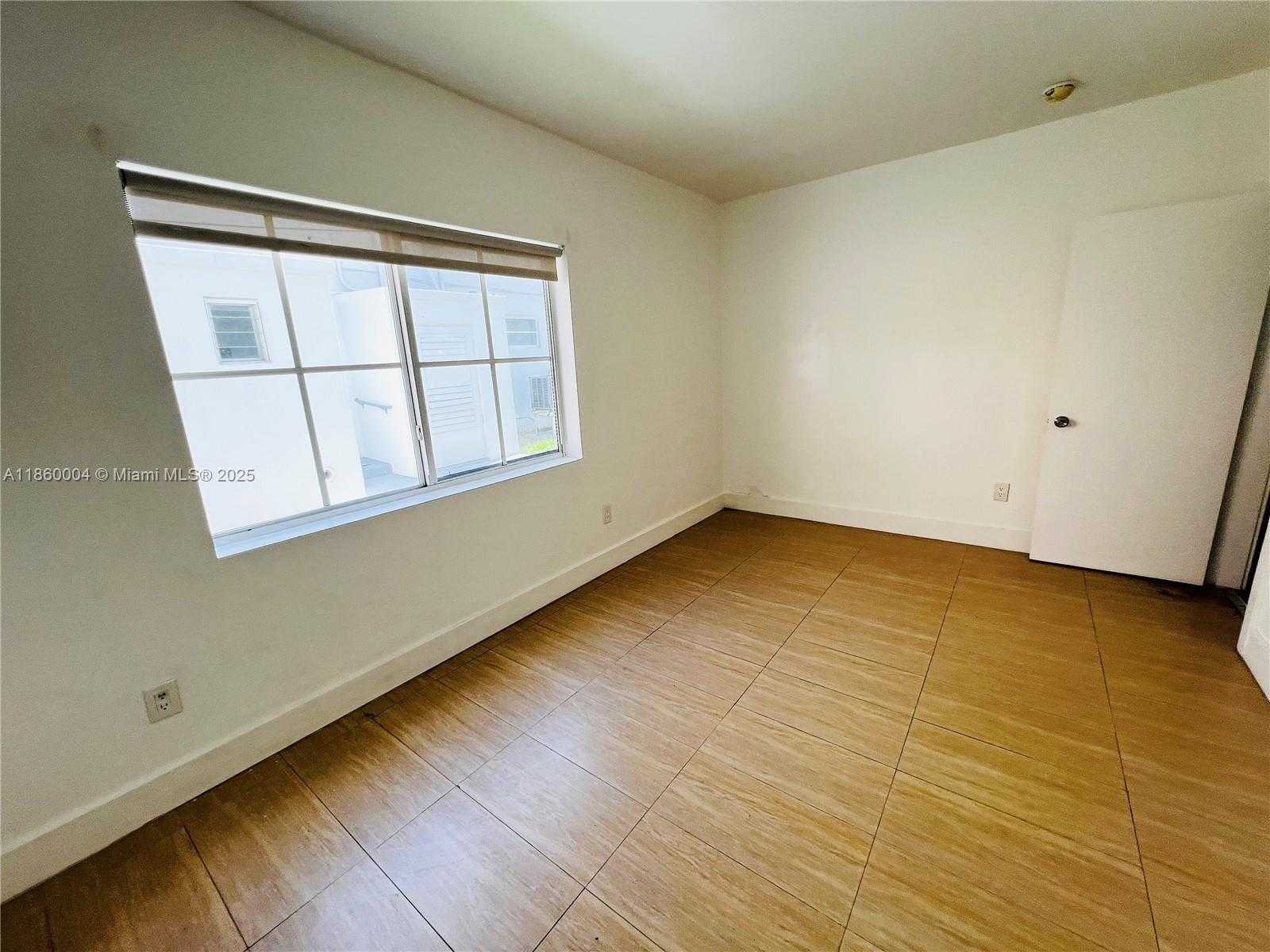 Small Image of 1001 BAY DR, Miami Beach Number 10