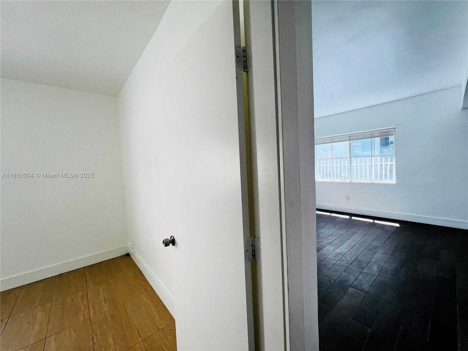 Small Image of 1001 BAY DR, Miami Beach Number 13
