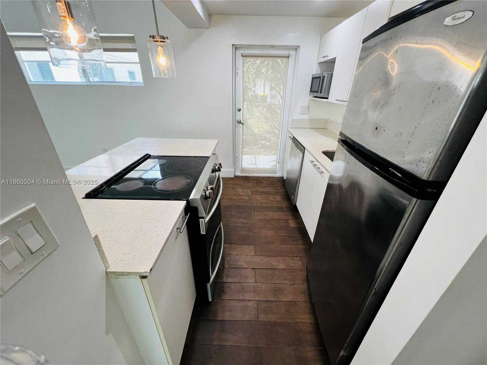 Small Image of 1001 BAY DR, Miami Beach Number 5