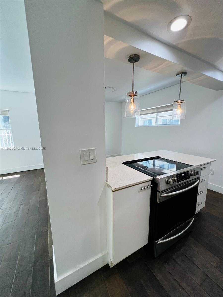 Small Image of 1001 BAY DR, Miami Beach Number 8
