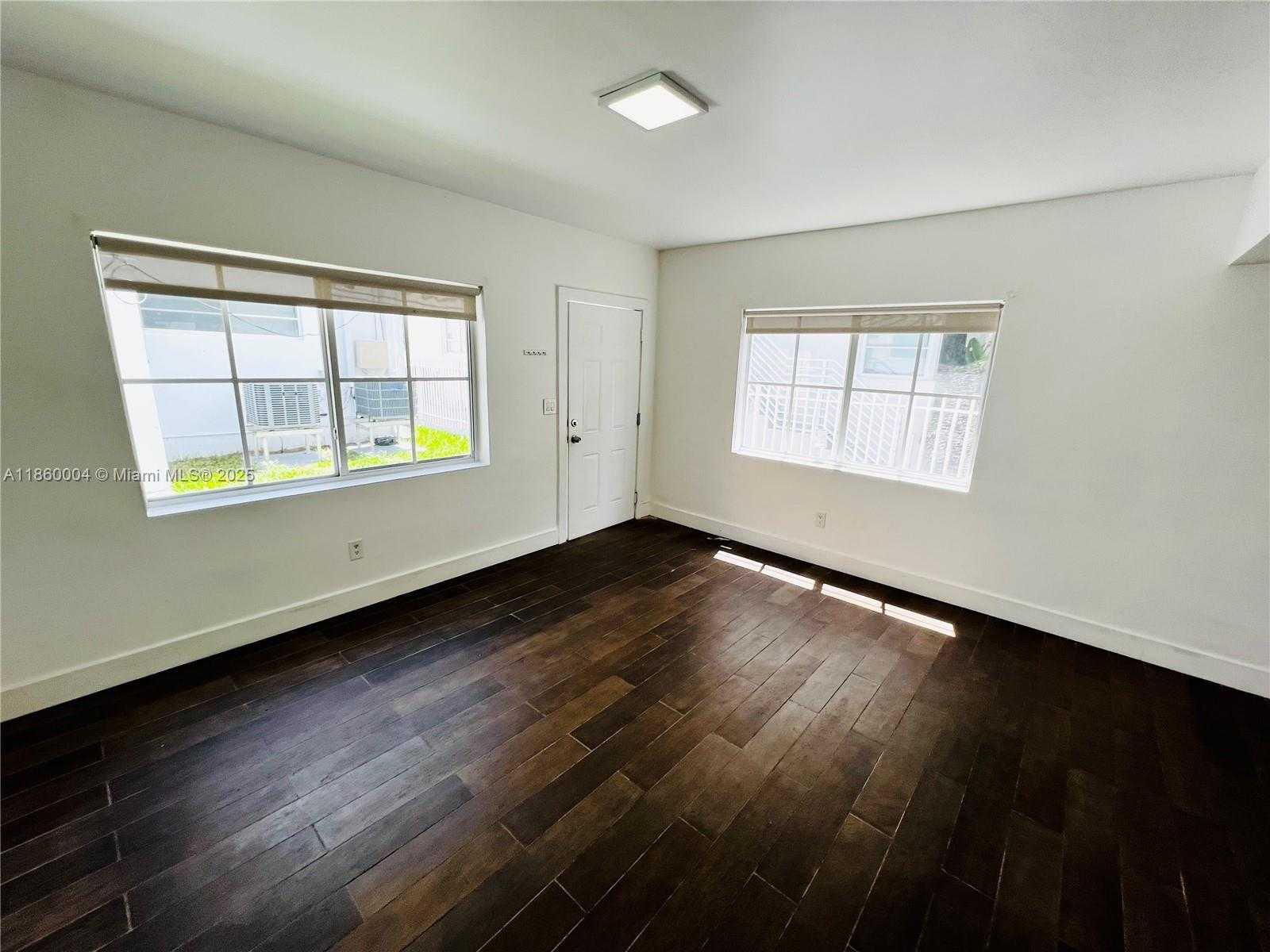 Small Image of 1001 BAY DR, Miami Beach Number 9