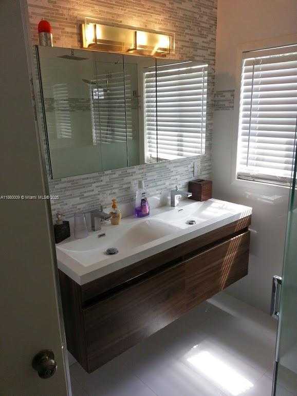 Small Image of 758 NORTH EAST 95TH ST, Miami Shores Number 4