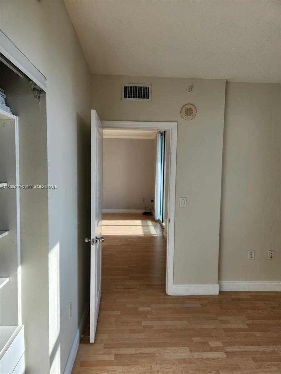 Small Image of 1250 SOUTH MIAMI AV #3304, Miami Number 14
