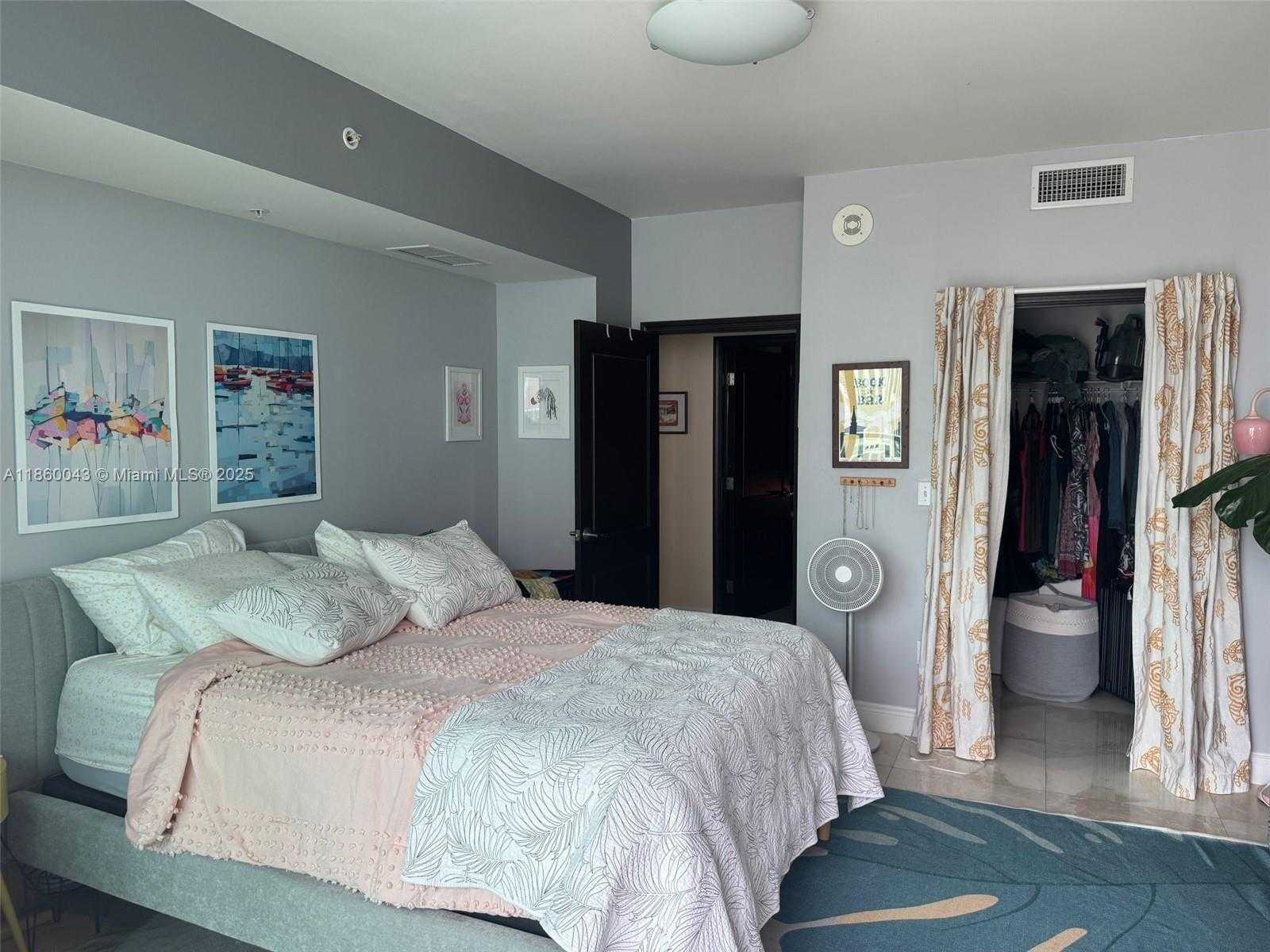 Small Image of 244 BISCAYNE BLVD #1807, Miami Number 11