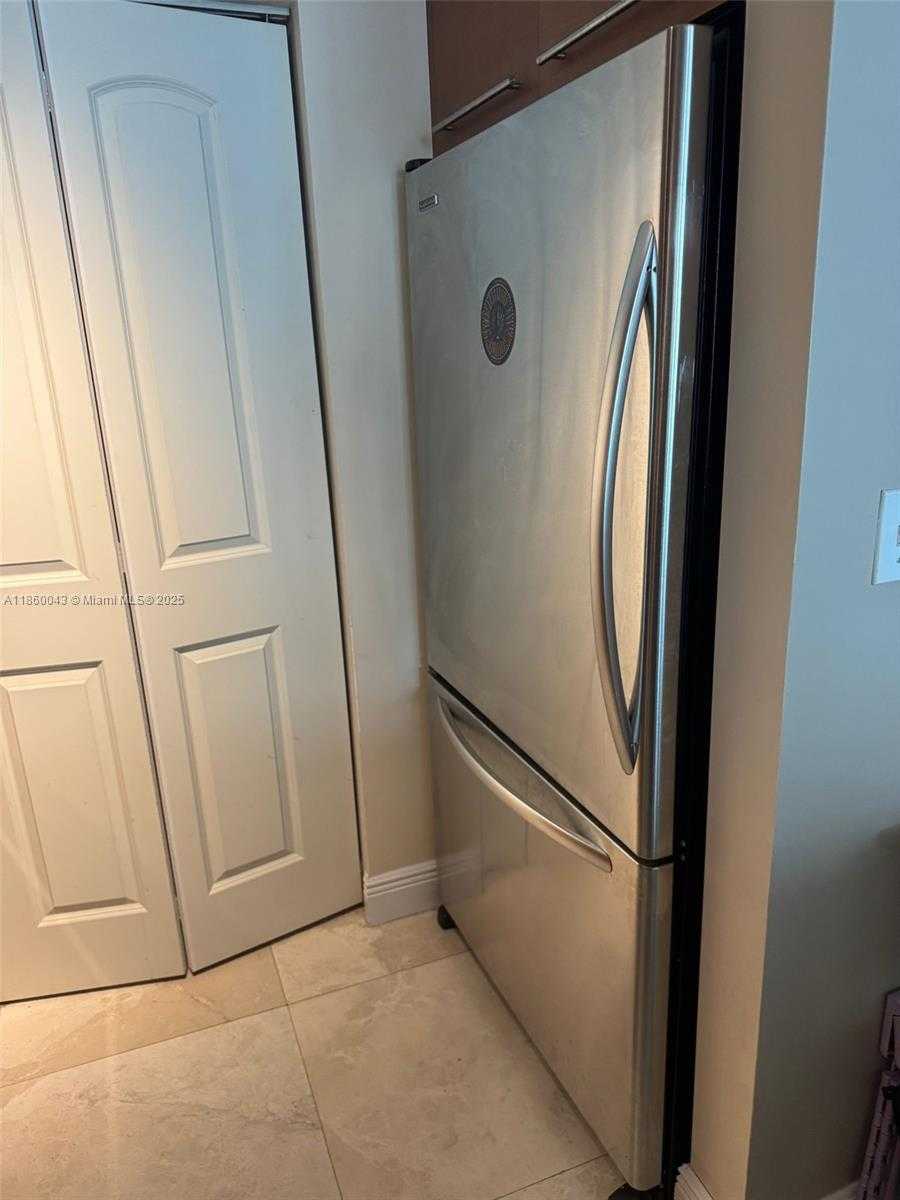 Small Image of 244 BISCAYNE BLVD #1807, Miami Number 19