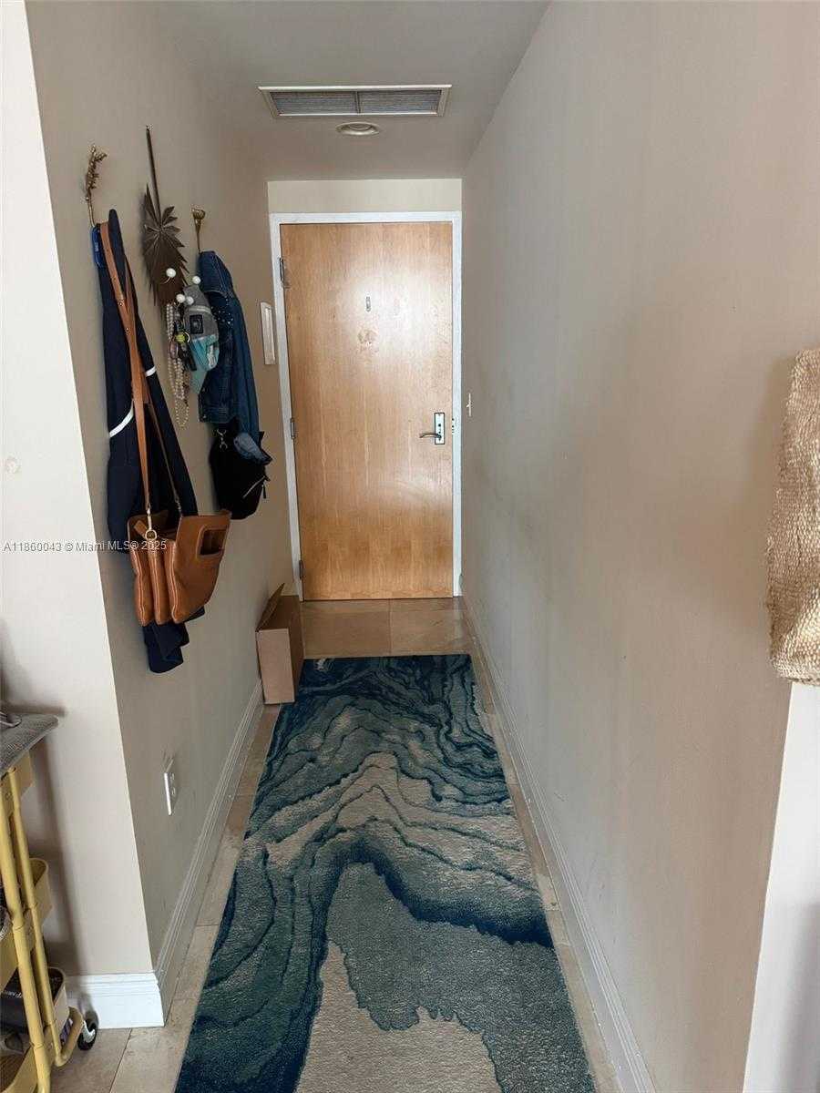 Small Image of 244 BISCAYNE BLVD #1807, Miami Number 2