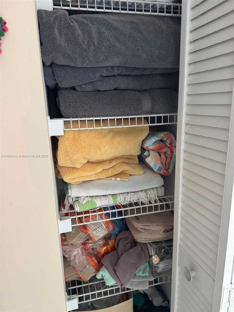Small Image of 244 BISCAYNE BLVD #1807, Miami Number 21