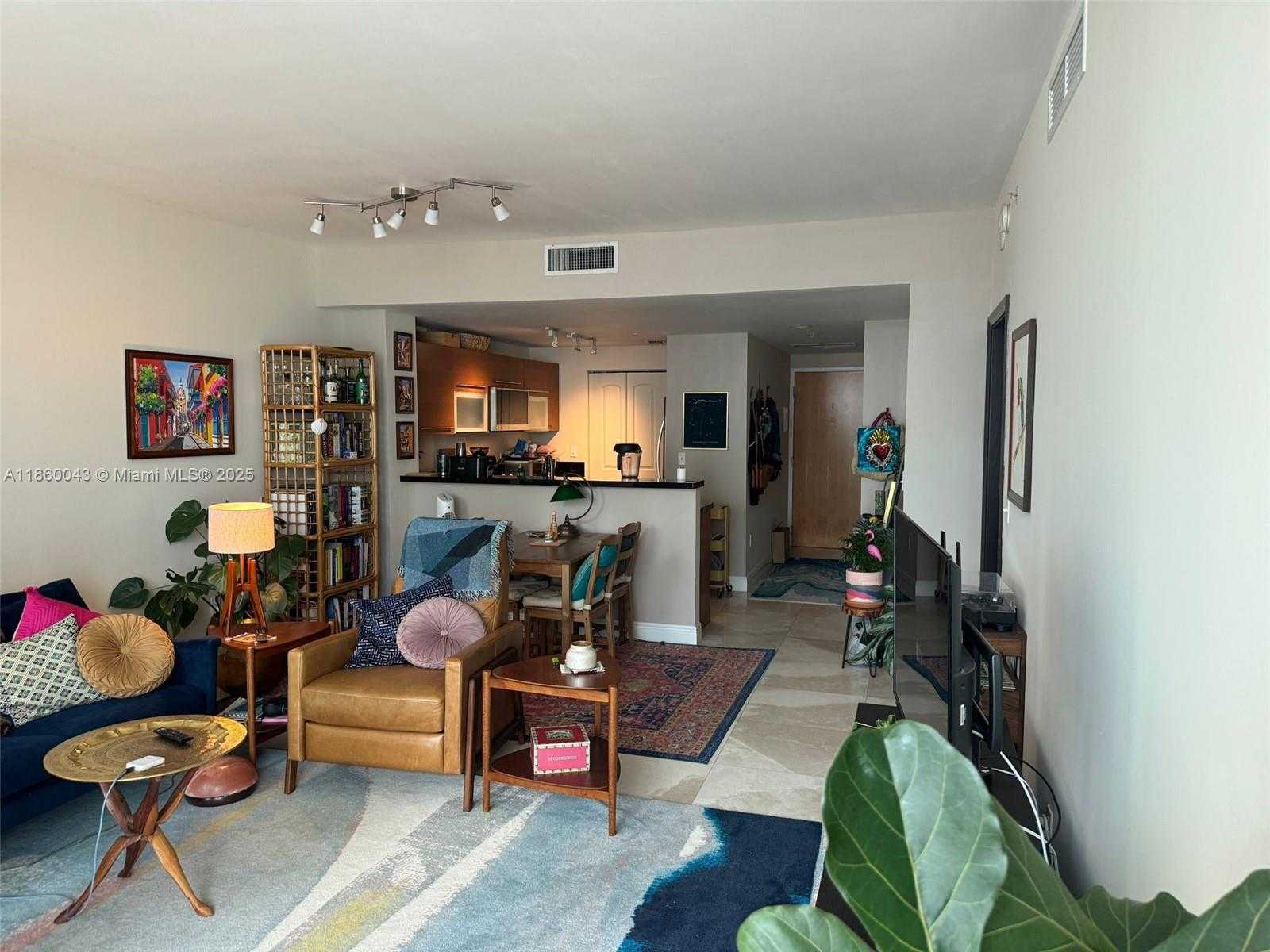 Small Image of 244 BISCAYNE BLVD #1807, Miami Number 22
