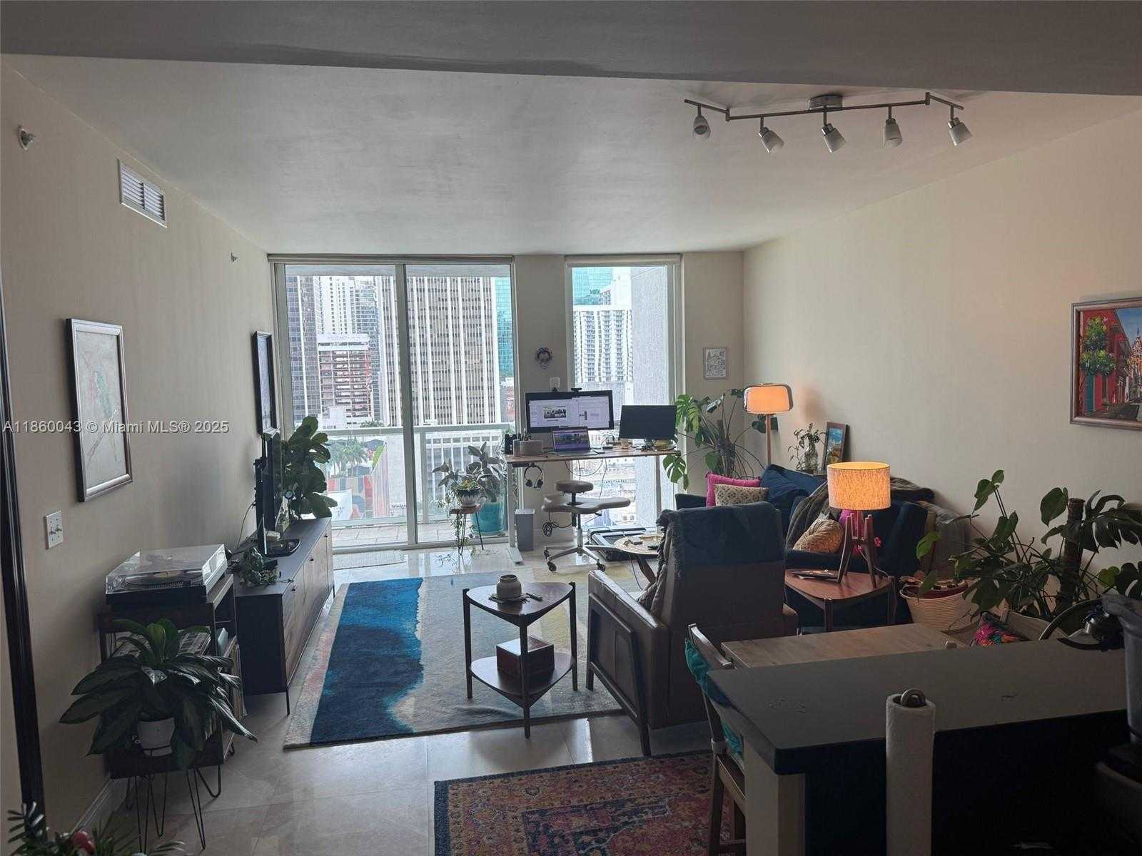 Small Image of 244 BISCAYNE BLVD #1807, Miami Number 3