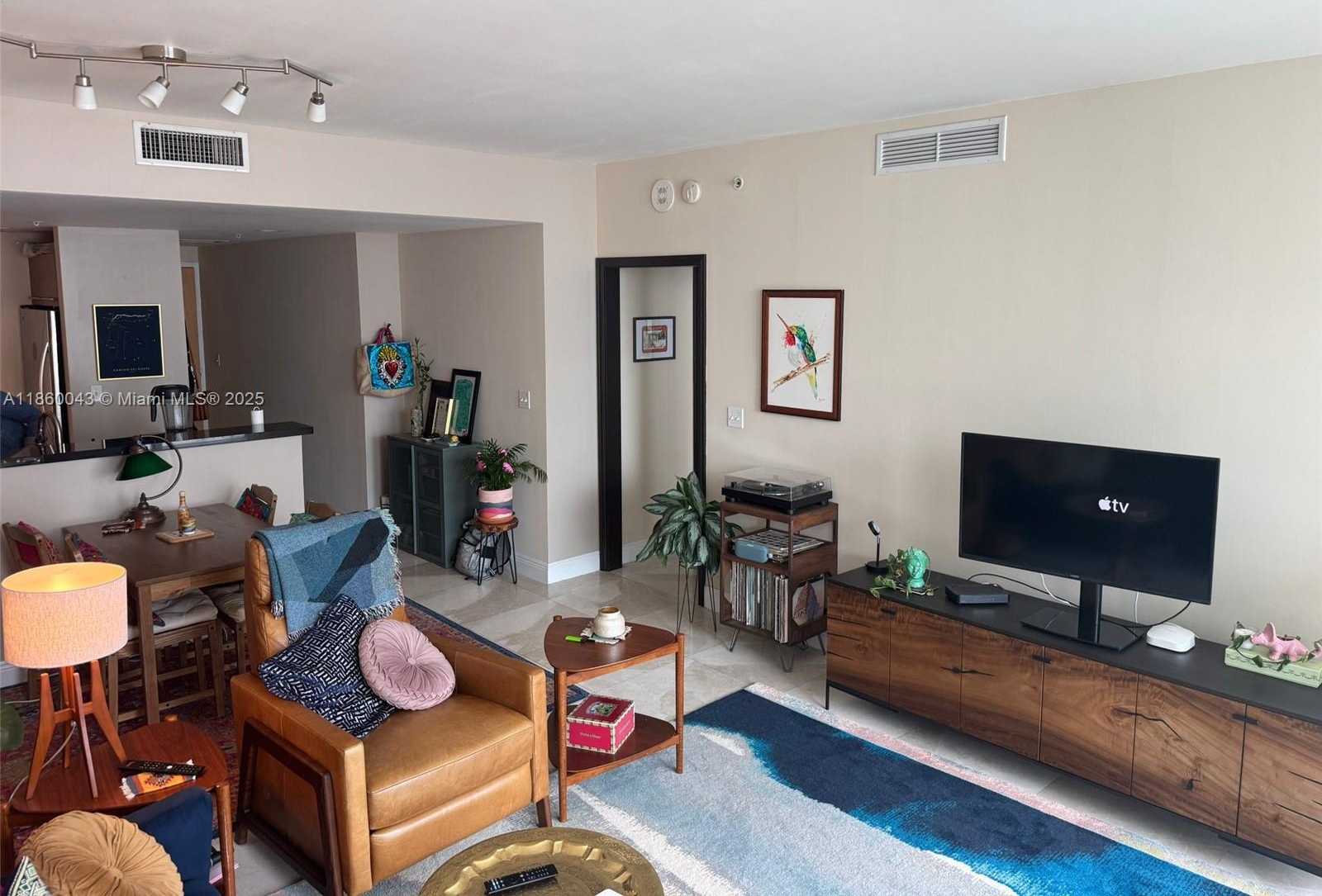 Small Image of 244 BISCAYNE BLVD #1807, Miami Number 4