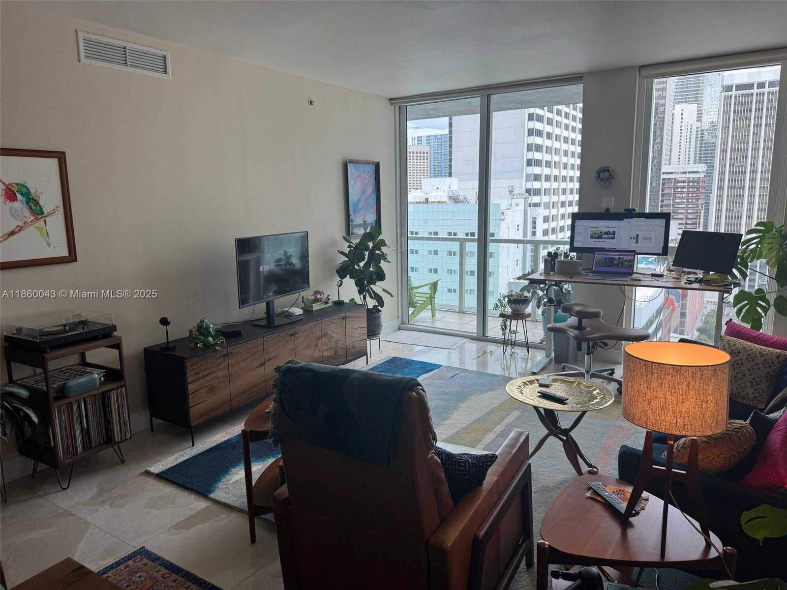 Small Image of 244 BISCAYNE BLVD #1807, Miami Number 5