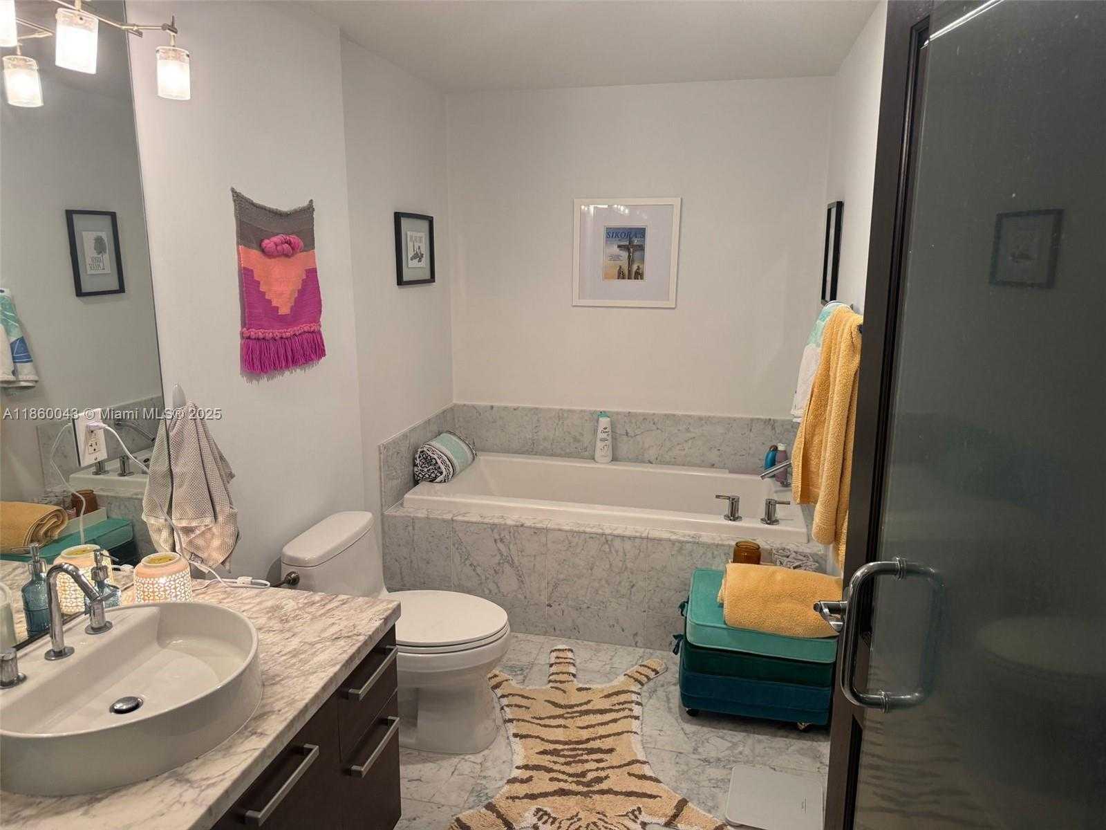 Small Image of 244 BISCAYNE BLVD #1807, Miami Number 8