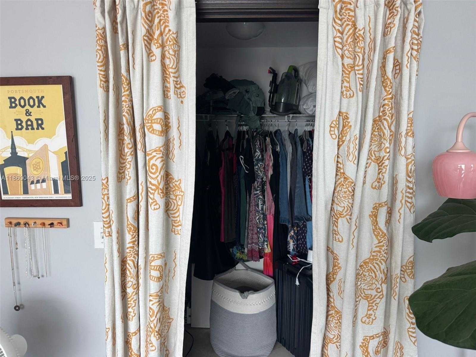 Small Image of 244 BISCAYNE BLVD #1807, Miami Number 9