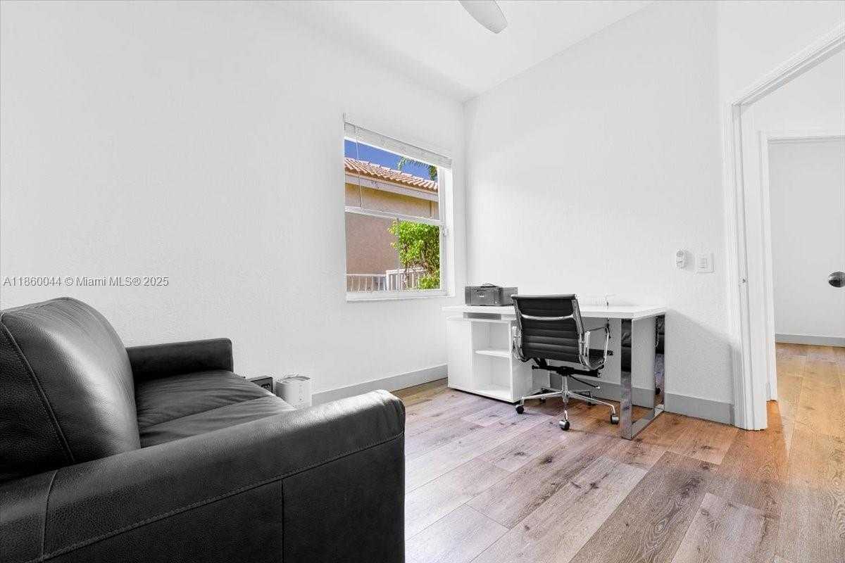 Small Image of 830 LAVENDER CIR, Weston Number 10