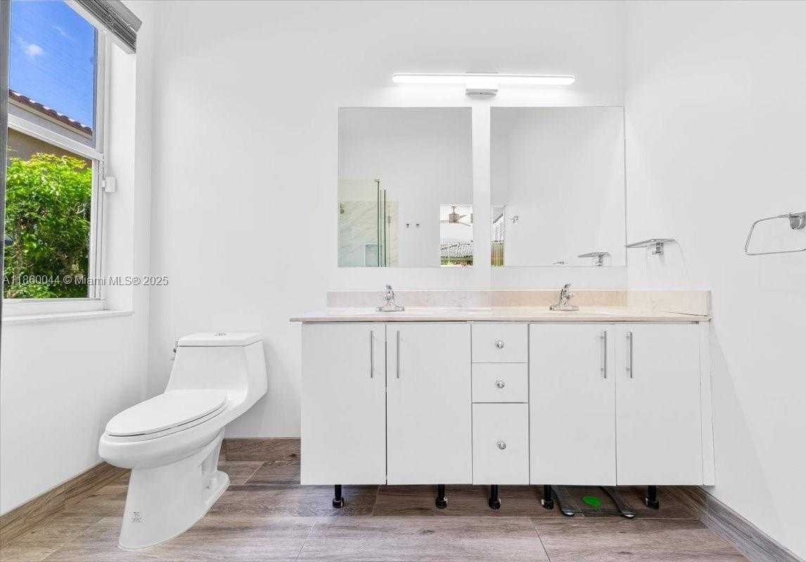 Small Image of 830 LAVENDER CIR, Weston Number 19