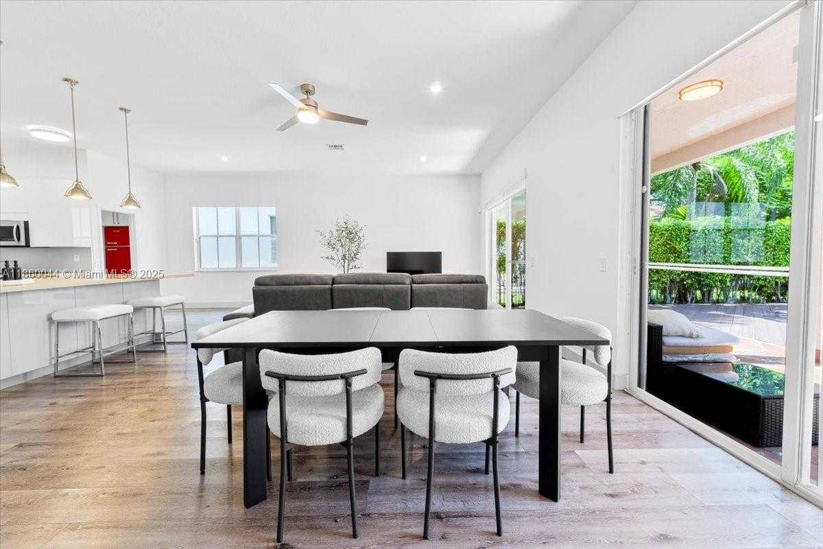 Small Image of 830 LAVENDER CIR, Weston Number 25