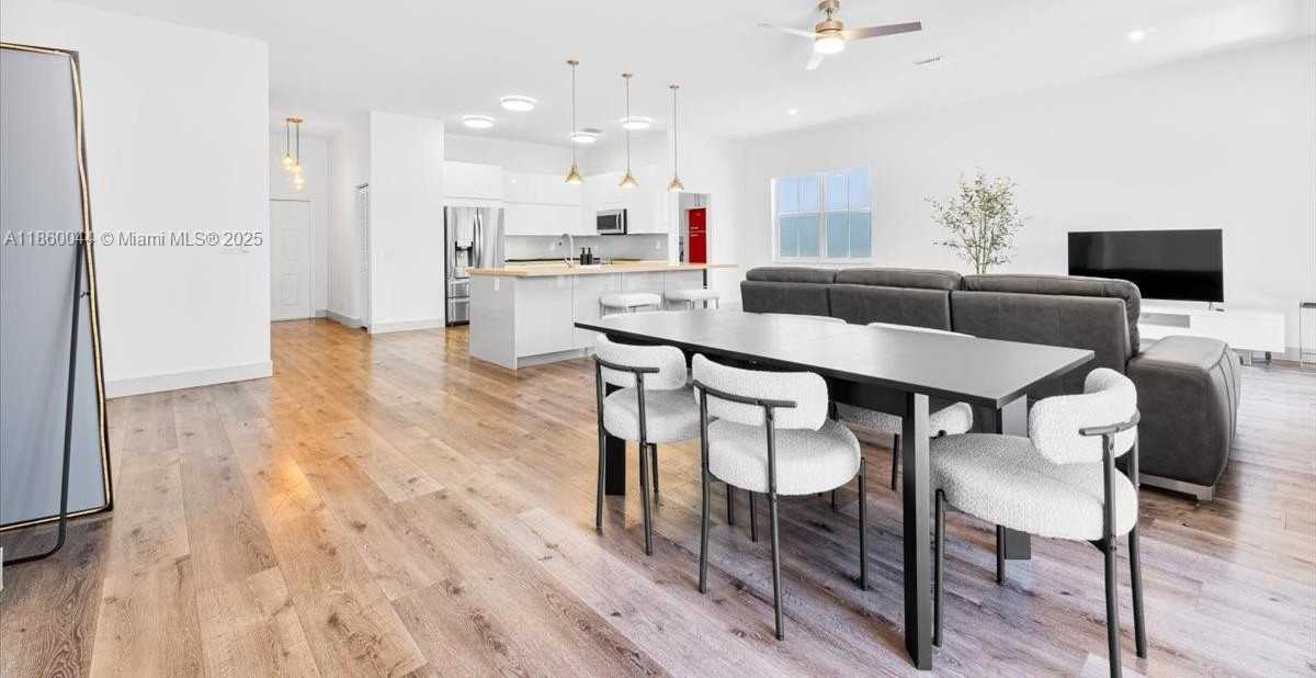 Small Image of 830 LAVENDER CIR, Weston Number 26