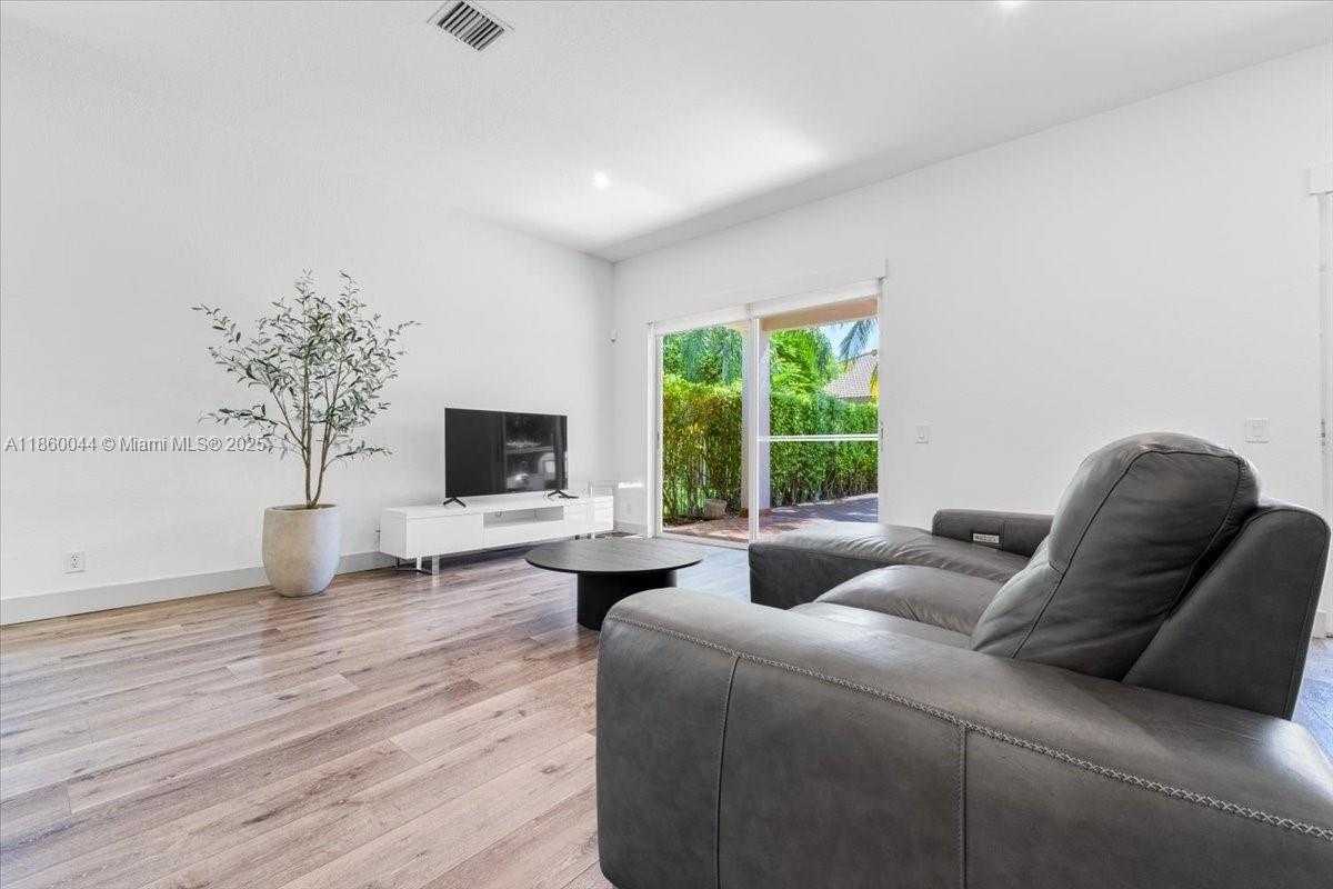 Small Image of 830 LAVENDER CIR, Weston Number 28