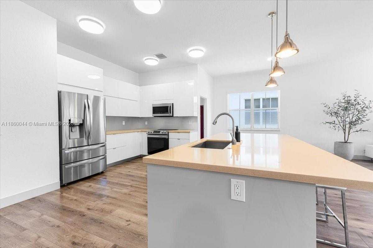Small Image of 830 LAVENDER CIR, Weston Number 30