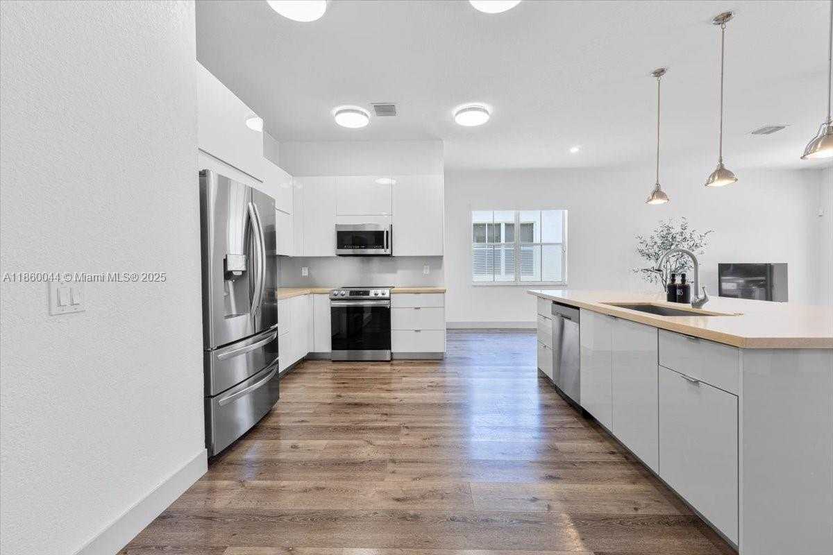 Small Image of 830 LAVENDER CIR, Weston Number 31