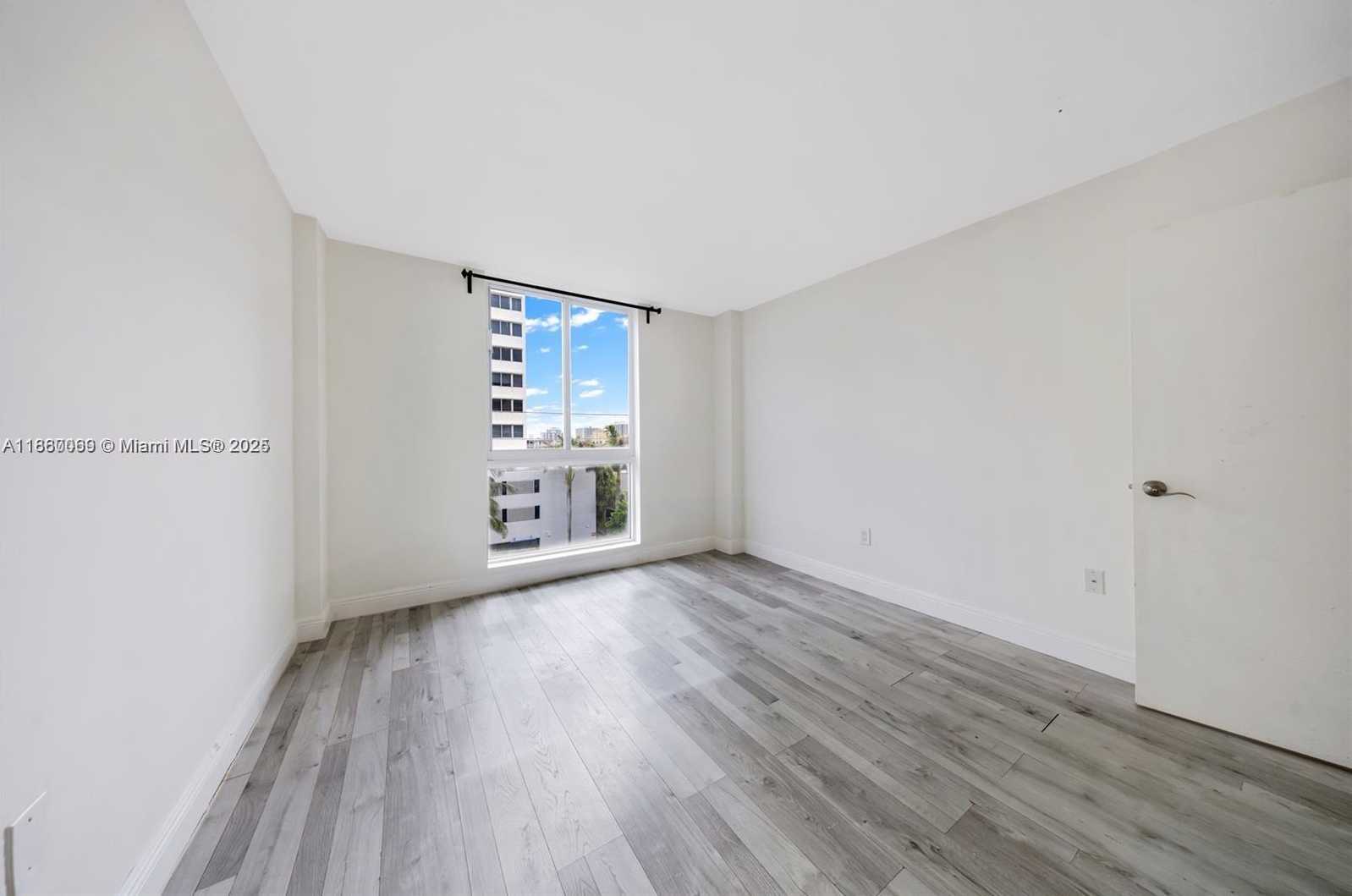 Small Image of 7928 WEST DR #505, North Bay Village Number 12