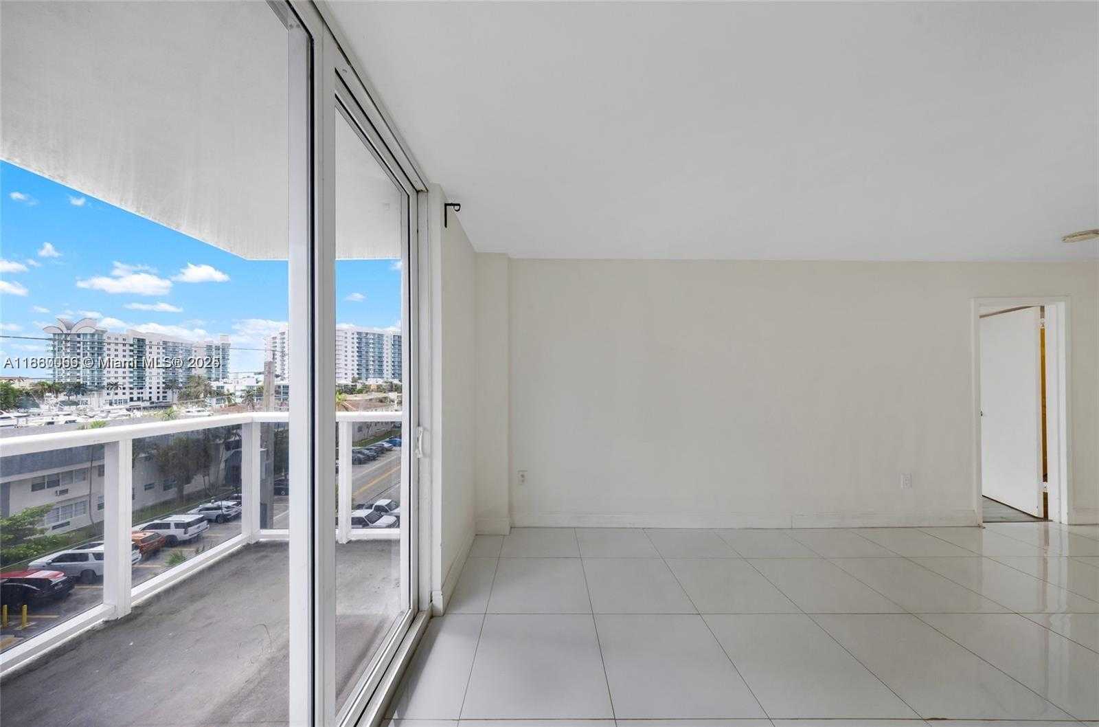Small Image of 7928 WEST DR #505, North Bay Village Number 13