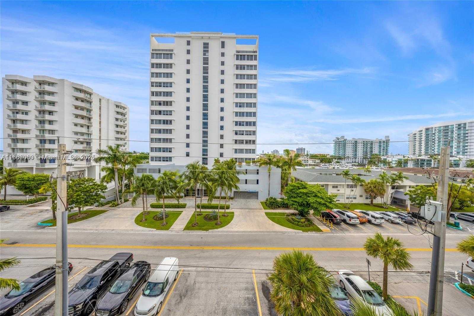 Small Image of 7928 WEST DR #505, North Bay Village Number 14