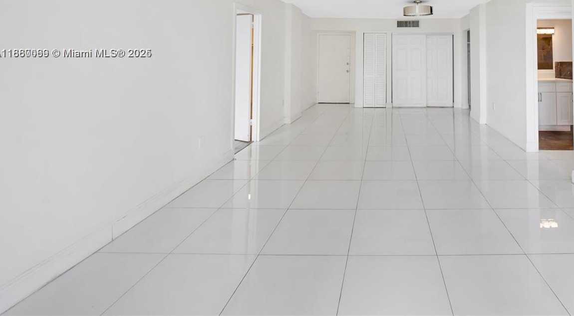 Small Image of 7928 WEST DR #505, North Bay Village Number 4