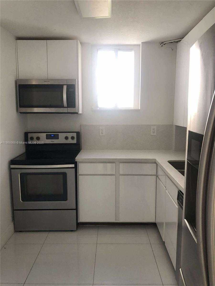 Small Image of 7928 WEST DR #505, North Bay Village Number 6