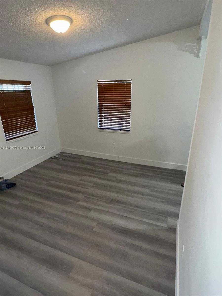Small Image of 609 WEST 39TH ST #609, Hialeah Number 10