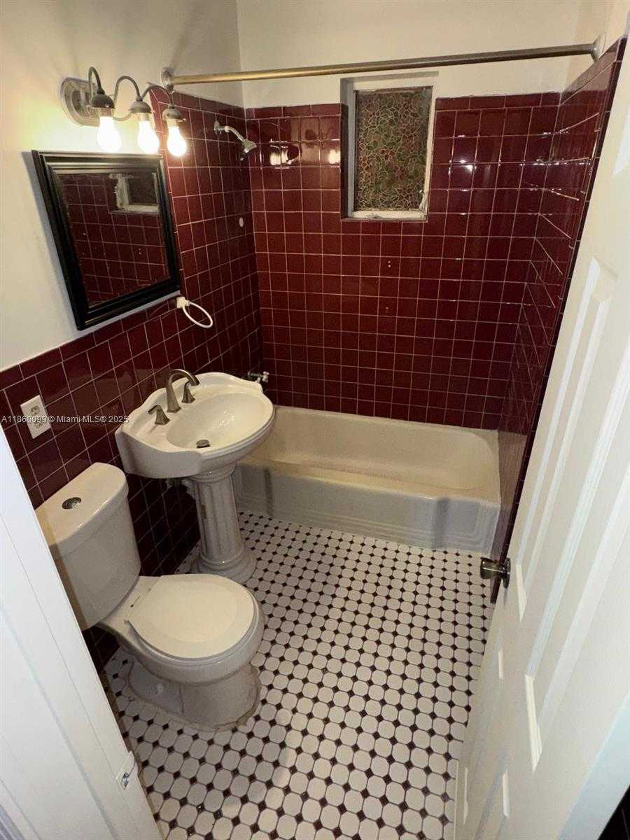 Small Image of 609 WEST 39TH ST #609, Hialeah Number 11