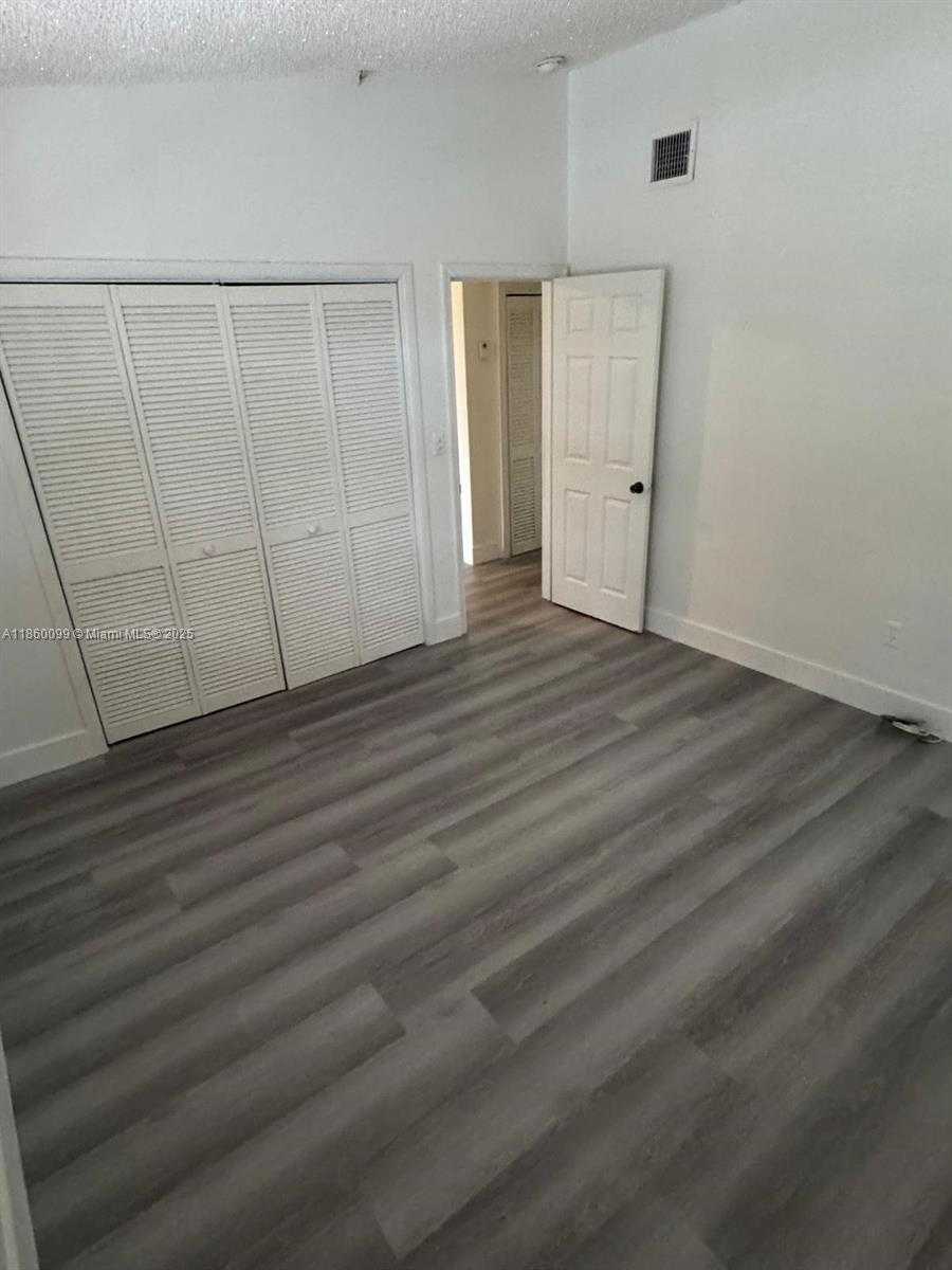 Small Image of 609 WEST 39TH ST #609, Hialeah Number 12