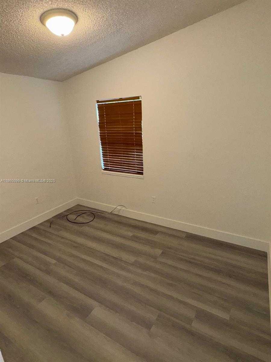 Small Image of 609 WEST 39TH ST #609, Hialeah Number 13