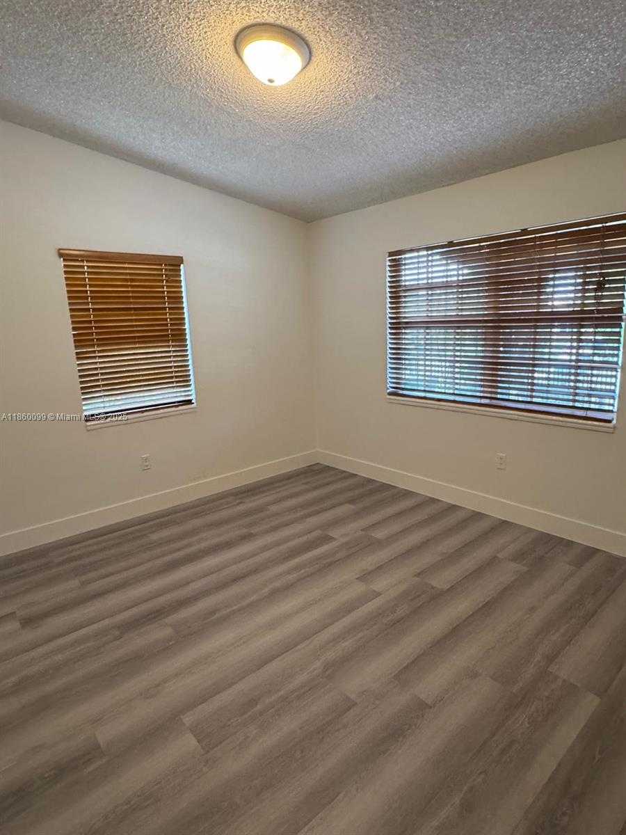 Small Image of 609 WEST 39TH ST #609, Hialeah Number 6