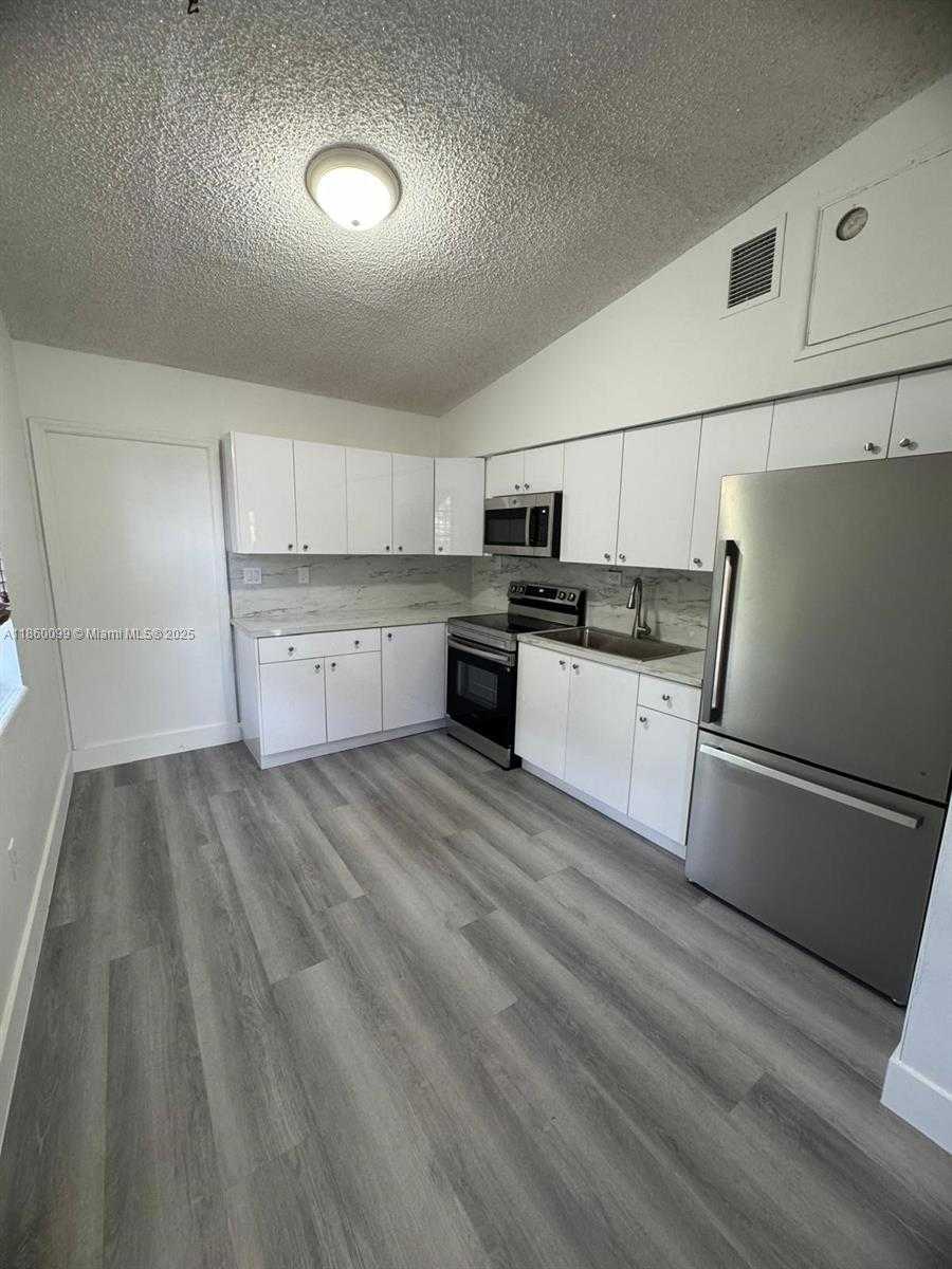 Small Image of 609 WEST 39TH ST #609, Hialeah Number 7
