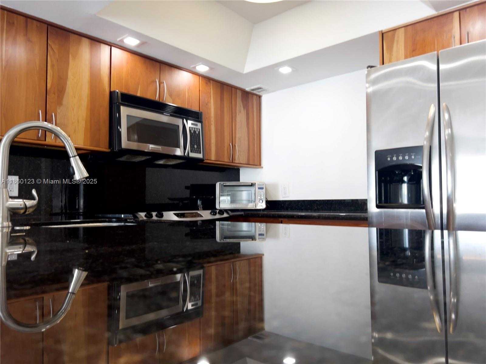 Small Image of 345 OCEAN DR #1122, Miami Beach Number 10