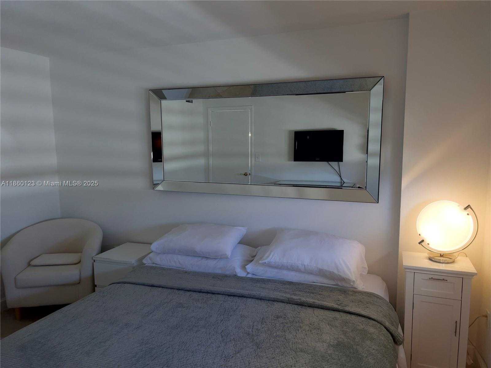 Small Image of 345 OCEAN DR #1122, Miami Beach Number 12